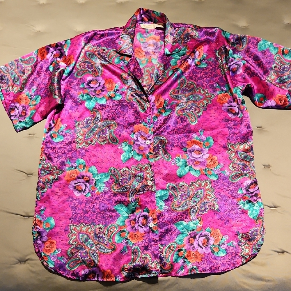 VICTORIA SECRET VINTAGE GOLD LABEL BUTTON DOWN SLEEP SHIRT MED/ L